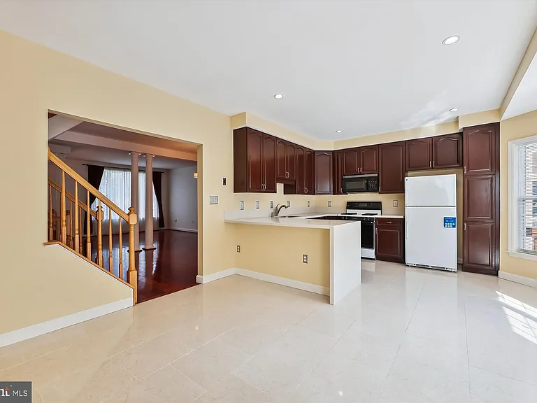7445 Gillingham Row — Photo 7