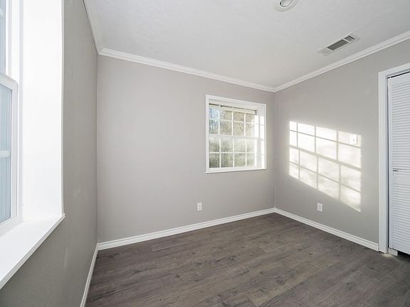 2nd image of 700 N Gladys St