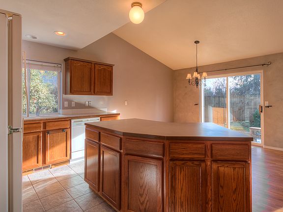 4th image of 15701 92nd Way SE