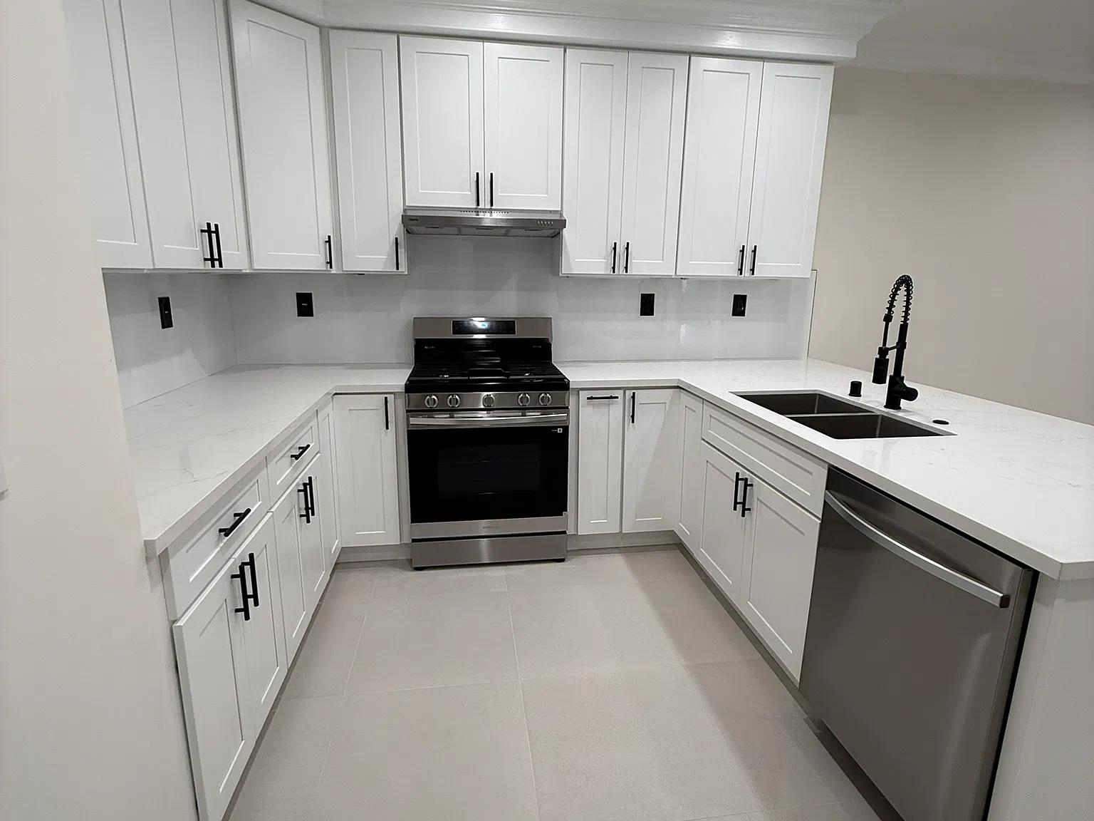 2 bed, 900 sqft, $2,850 — Photo 2