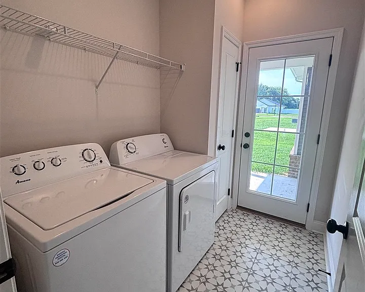 935 County House Ln — Photo 12