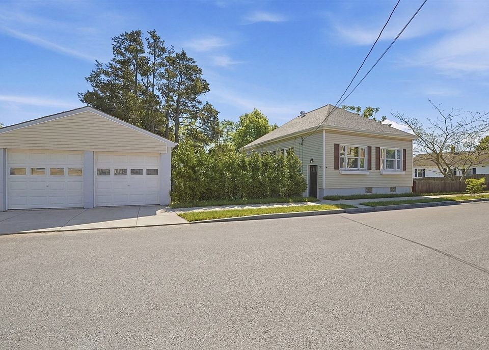 1st image of 30 Buttonwood Rd