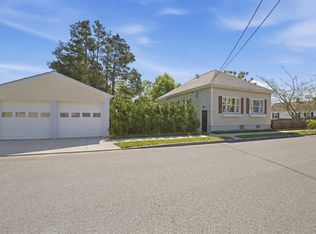30 Buttonwood Rd, Dartmouth, MA 02748