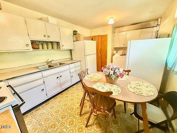 4th image of 2305 Lora Ln