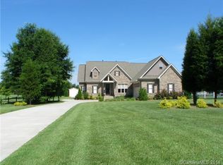 8236 Deer Dr, Harrisburg, NC 28075