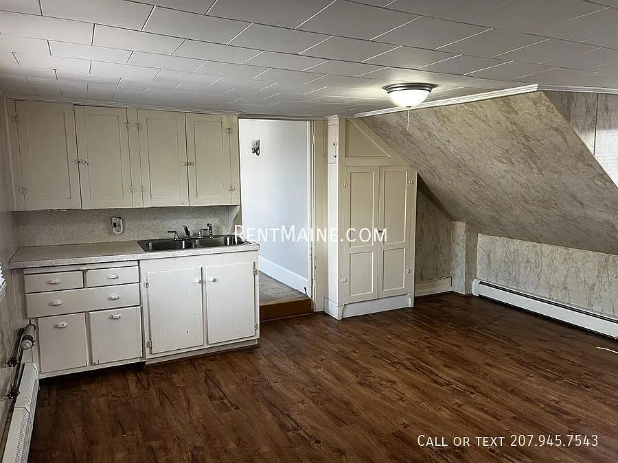 Building Photo - 445 Main St #B
