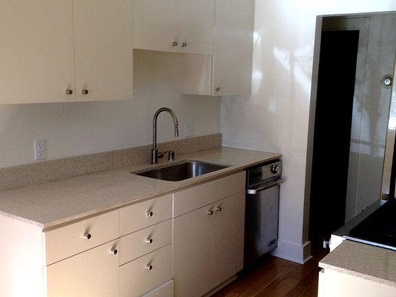 4th image of 618 Westminster Ave APT 2