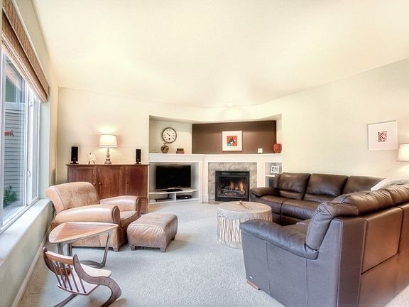 5th image of 3161 NE Larkspur Ln