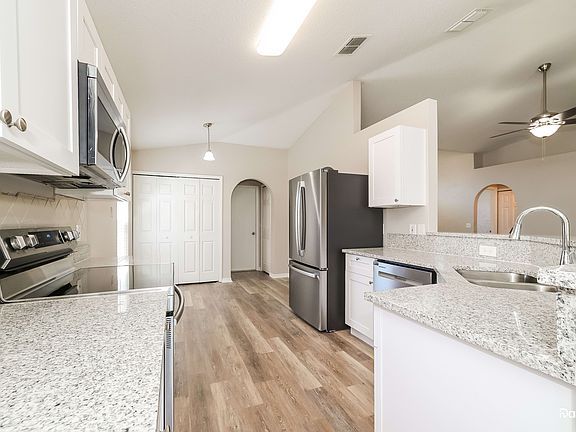 4th image of 416 Elgin Blvd