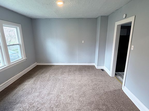 5th image of 375 Grace Ave