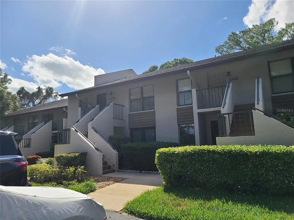 2 bed, 2.0 bath, 1069 sqft, $3,600 — Photo 2