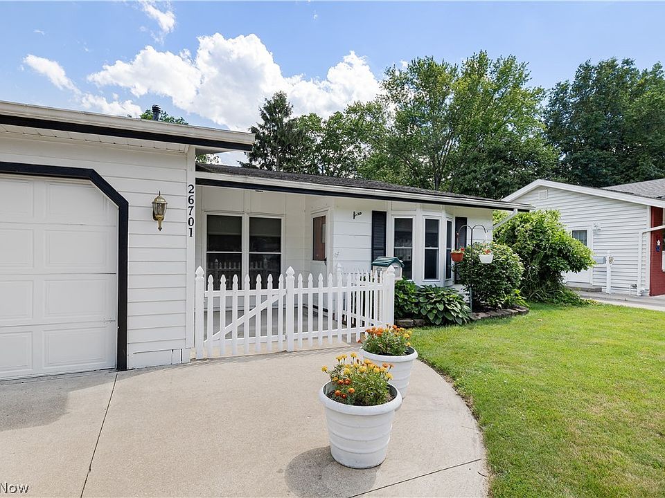 1st image of 26701 Redwood Dr