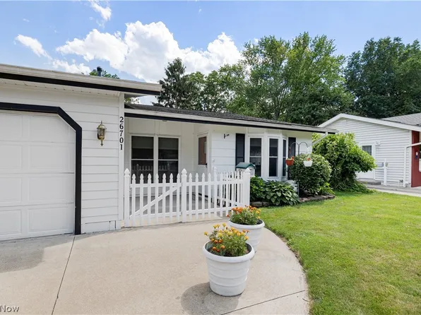 26701 Redwood Dr, Olmsted Falls, OH 44138
