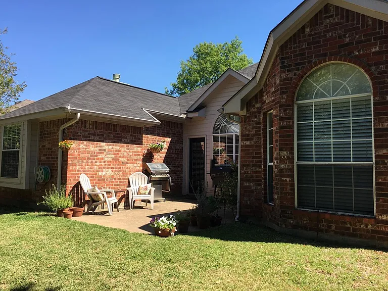 2276 Grandview Dr — Photo 9