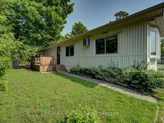 4th image of 55 Georgian Glen Dr