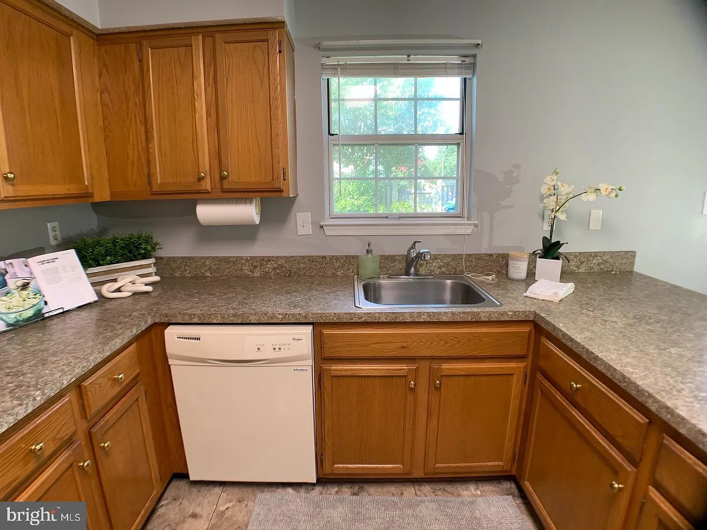 3 bed, 1.5 bath, 1496 sqft, $2,500 — Photo 4
