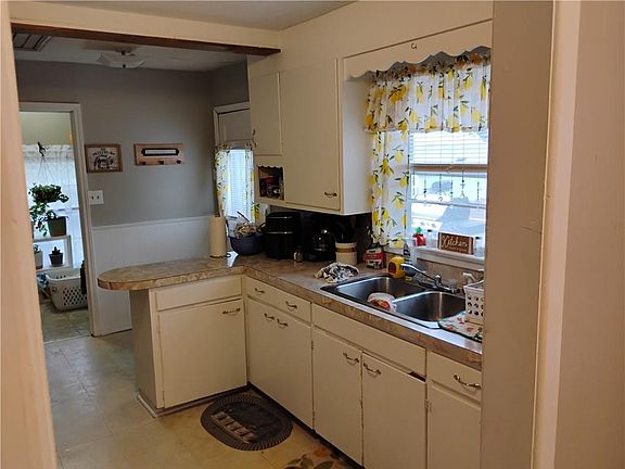 4th image of 306 N Leonard St