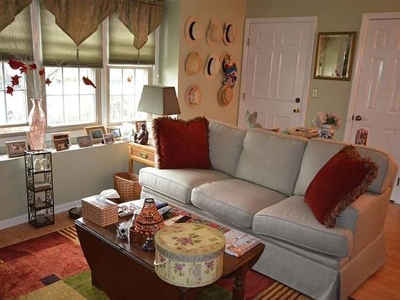 2nd image of 375 Glendale Ave