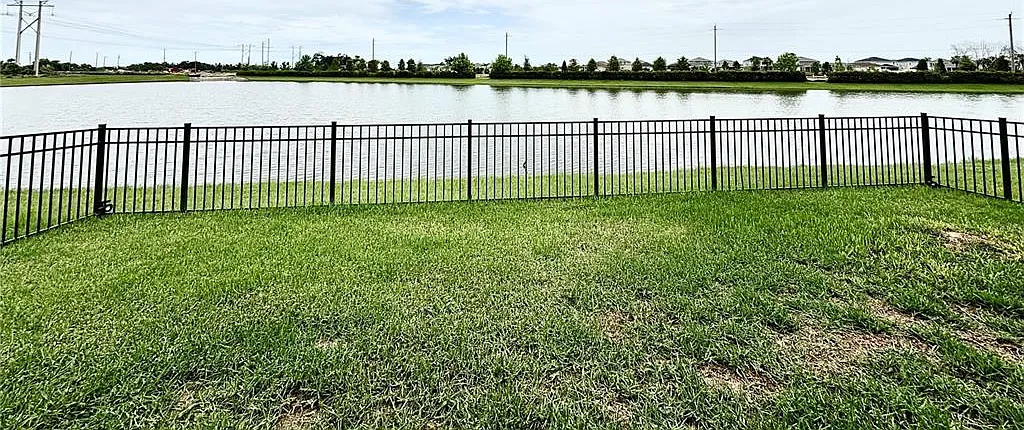 3 bed, 2.0 bath, 1365 sqft, $2,195 — Photo 3
