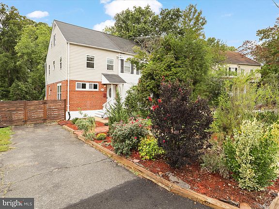 2nd image of 2257 Sweetbriar Dr