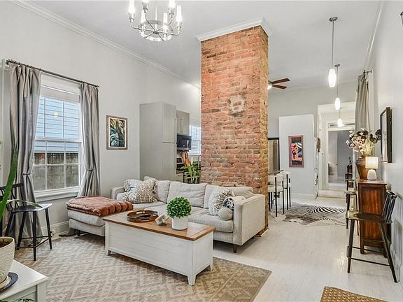 3rd image of 8631 Zimpel St