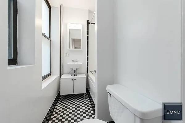 Rented by Bond New York | media 33