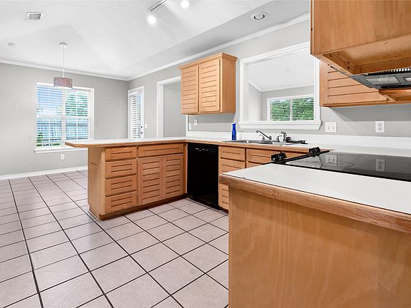 4th image of 709 Elm Cir