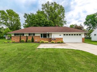 5696 Wilson Mills Rd, Highland Heights, OH 44143
