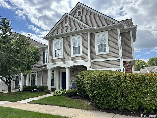 2 bed, 2.0 bath, 1077 sqft, $1,700 — Photo 2