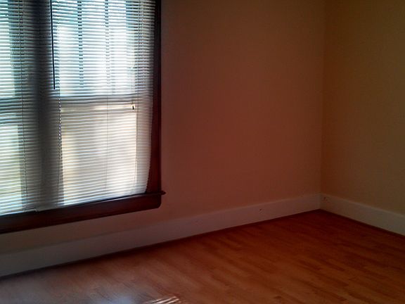 5th image of 215 Oakwood Ave