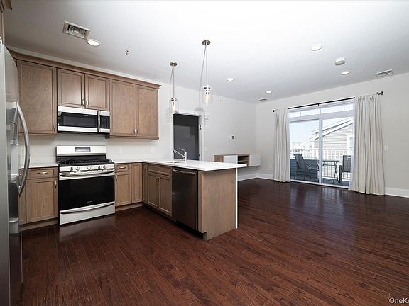 4th image of 631 Marina Pointe Drive #631