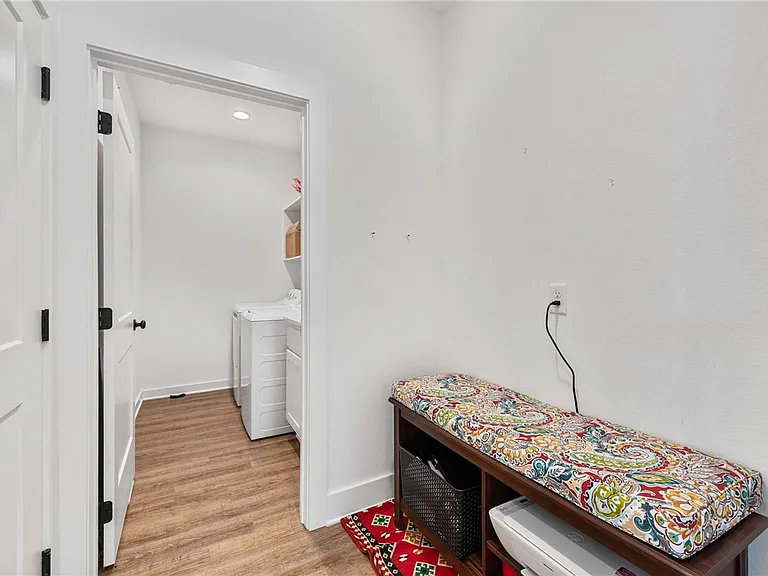 1619 Buena Vista Dr — Photo 17