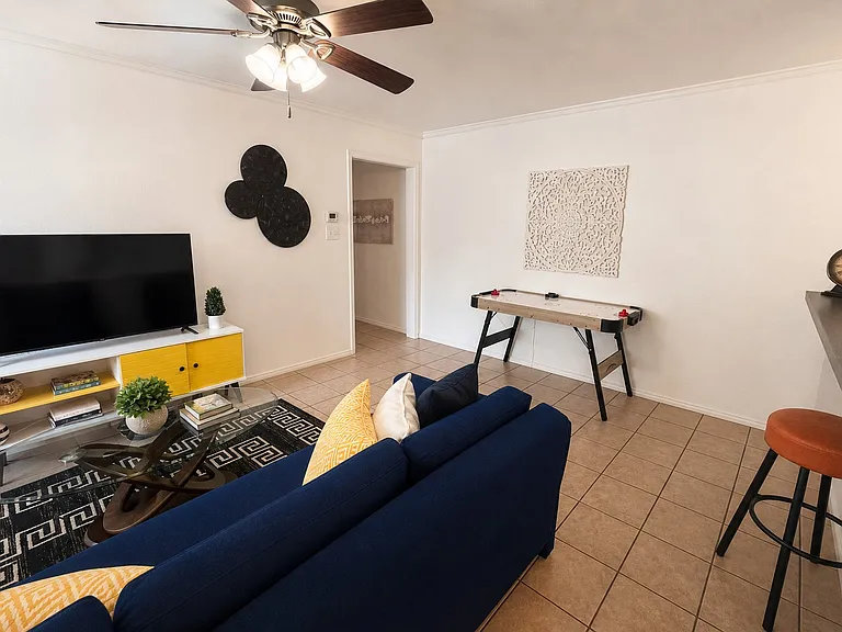 3821 Oak St — Photo 10