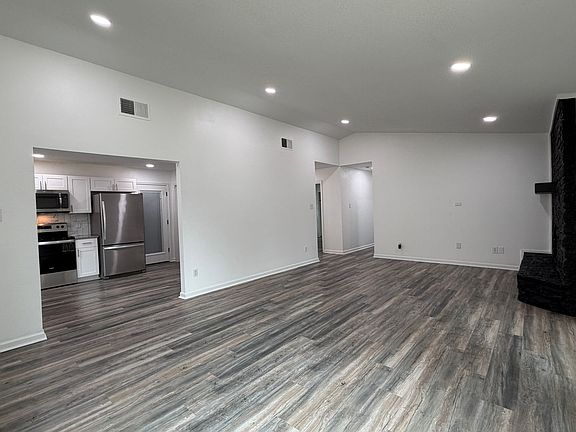 4th image of 21837 Ticonderoga Ave
