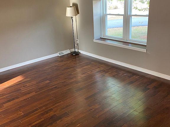 5th image of 19 Scott Ln #19