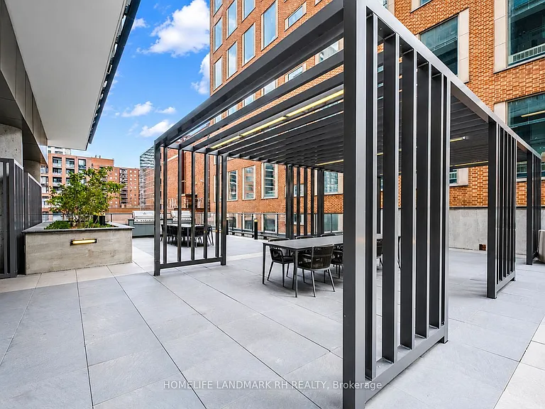 39 Roehampton Ave #2301 — Photo 31