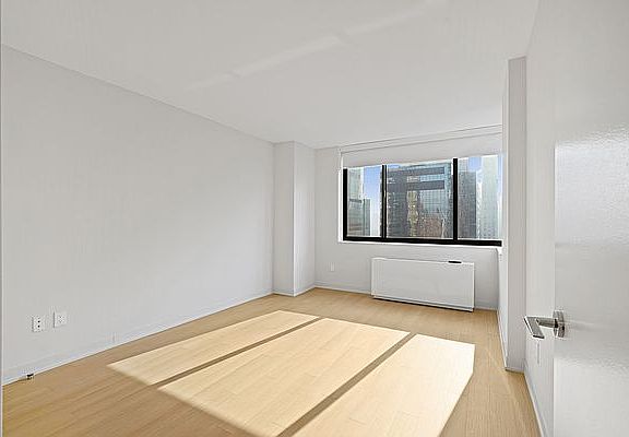 4th image of 1 Columbus Pl APT S18a
