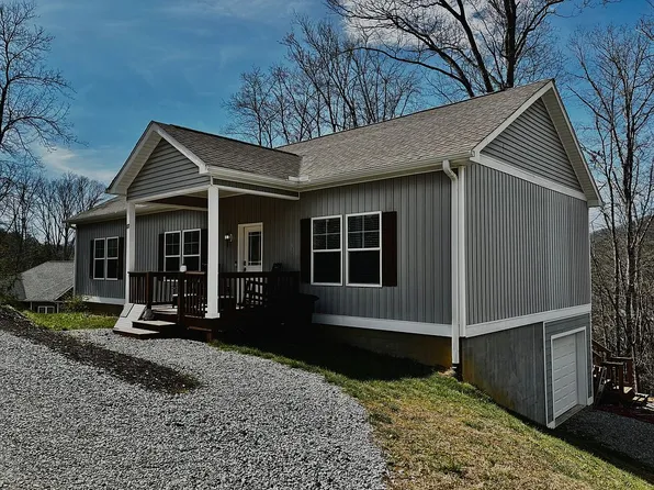 127 Cairens Ridge Dr, Mills River, NC 28759