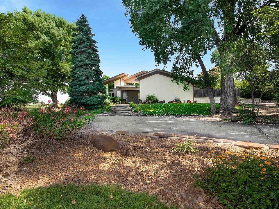 1st image of 13 Prairie Dunes Dr