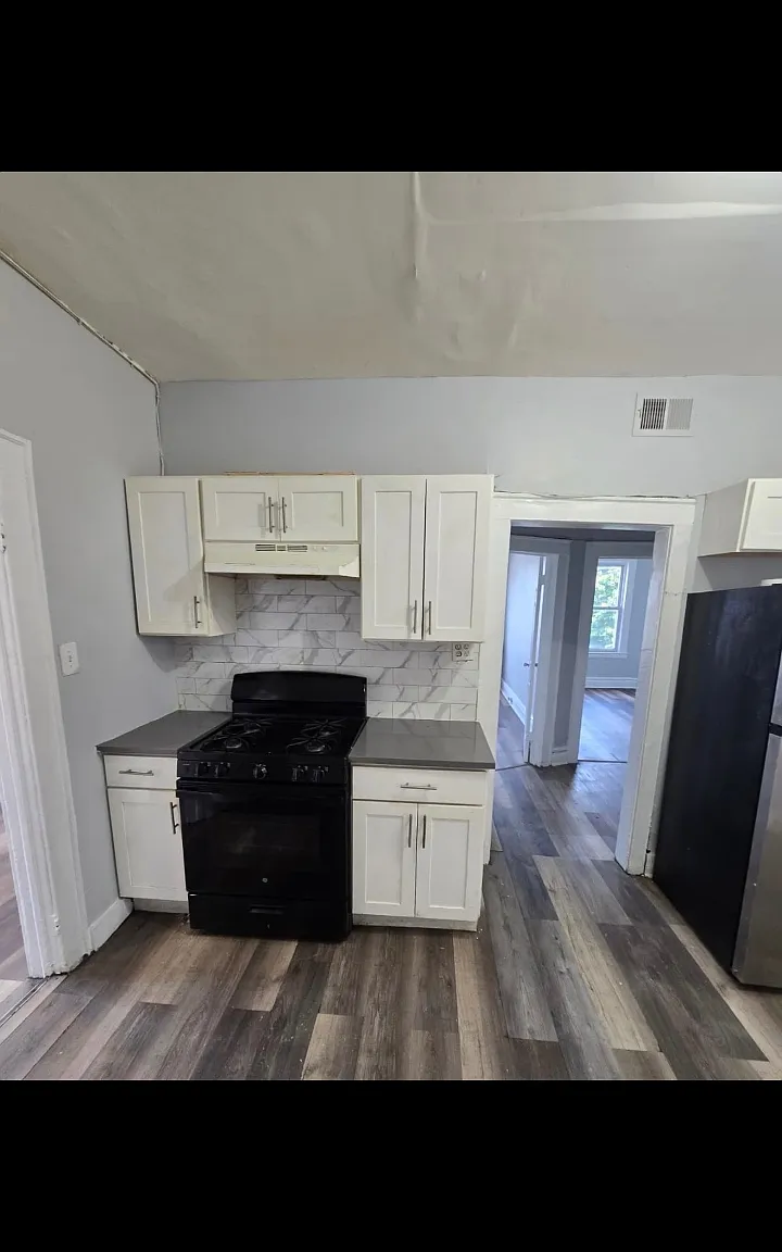 3 bed, $1,950 — Photo 1