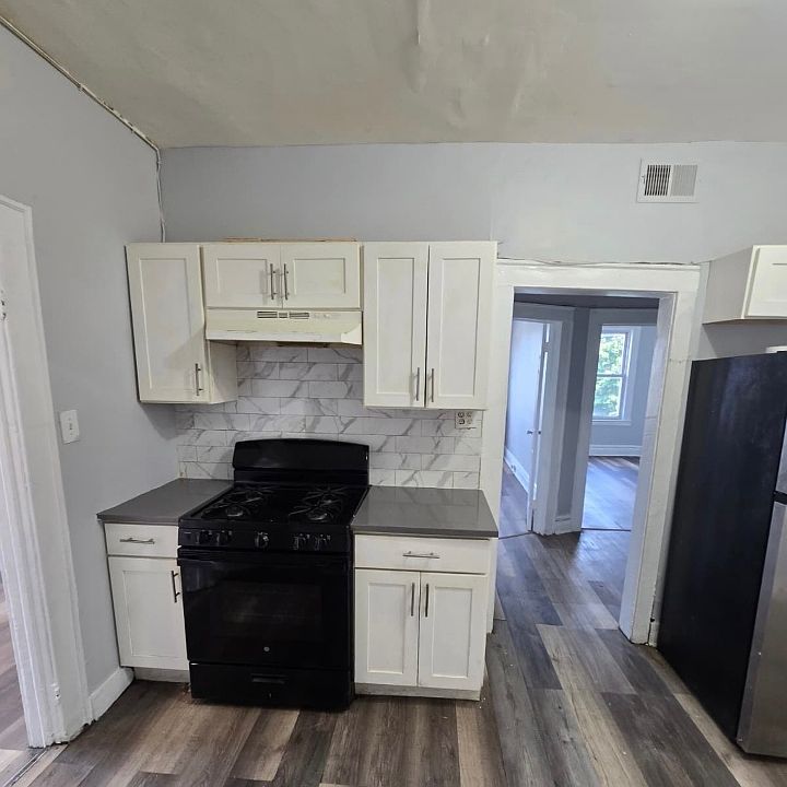 1st image of 158 Maple Ave #2L