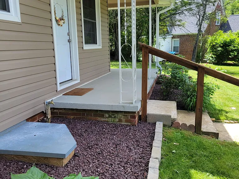 110 Hawthorne Ln — Photo 23