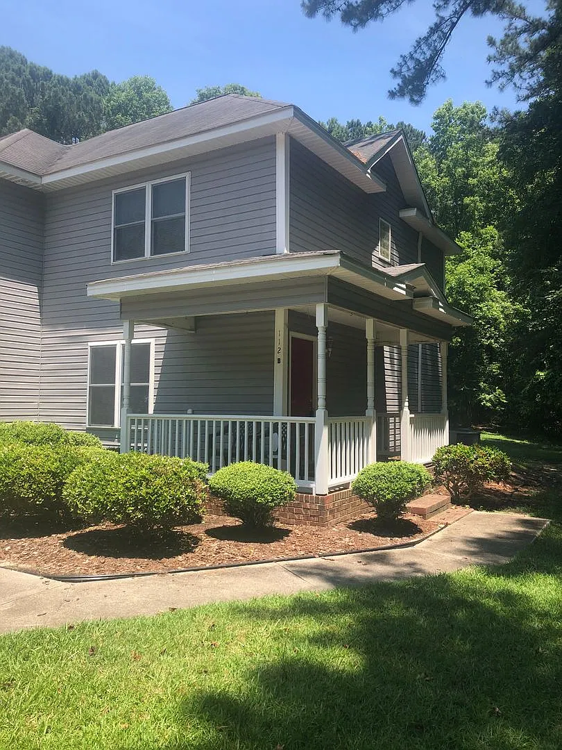2 bedroom 1 1/2 bathroom duplex located in the heart of Lillington. — Photo 1