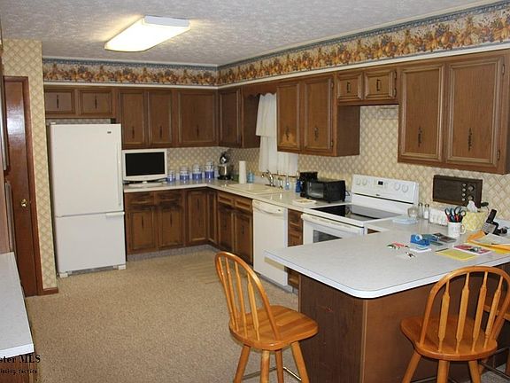 3rd image of 293 Dallas Ave