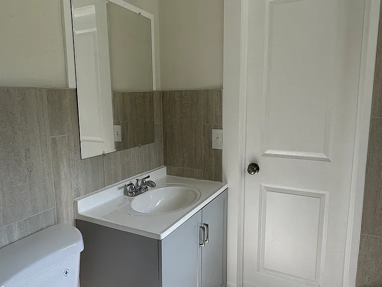 1048 Avenue E #1 — Photo 8