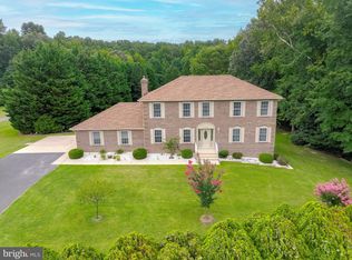 895 Hunting Lake Dr, Huntingtown, MD 20639