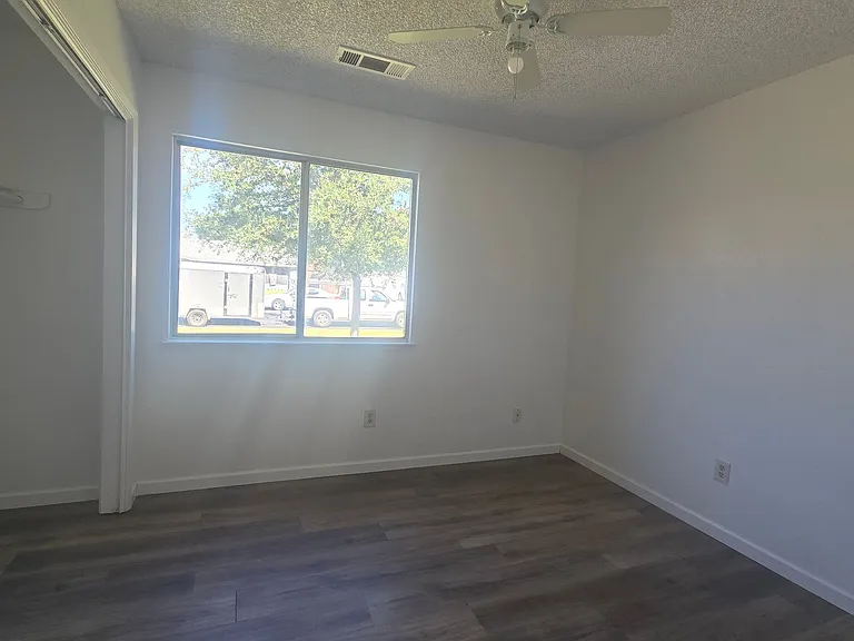 2146 Neill Way — Photo 9