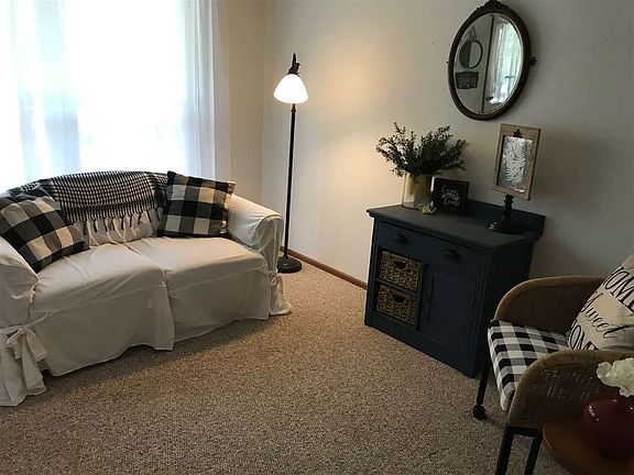 3rd image of 217 Evergreen Ln