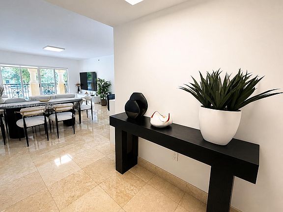 3rd image of 101 Sidonia Ave APT 205