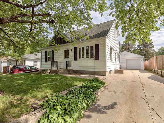 5th image of 928 Bourland Ave